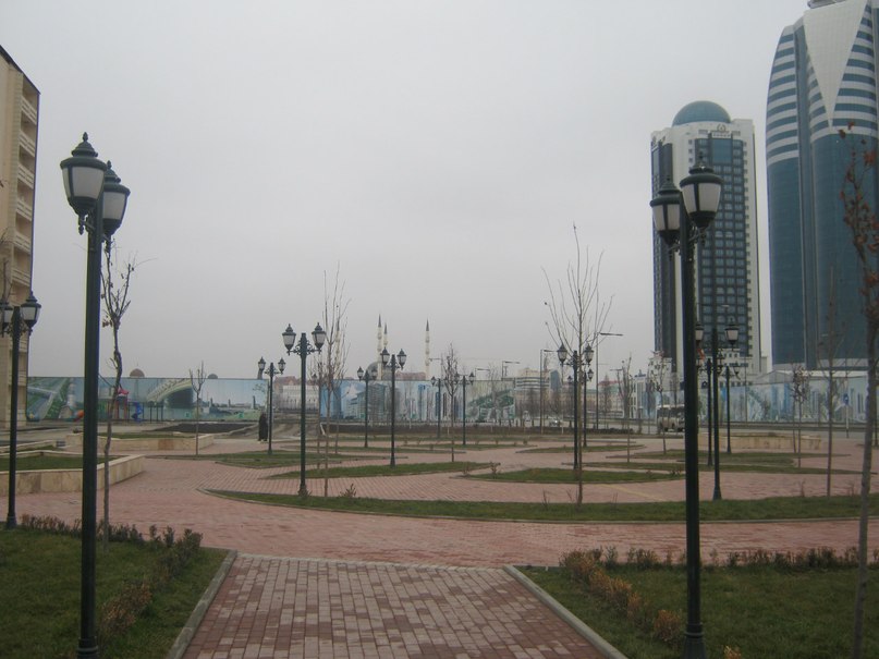 Экскурсия по Чечне-2012. Площади Грозного.